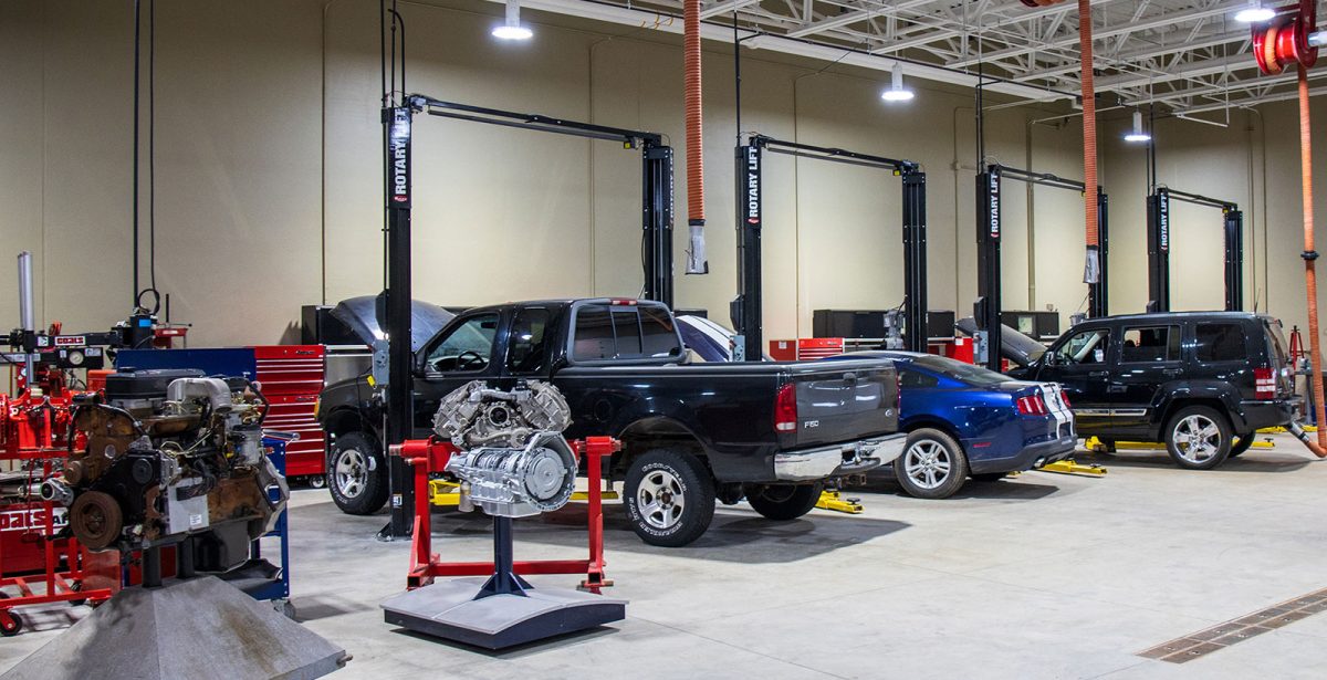 Kirtland Hosts Ribbon Cutting for Matt LaFontaine Automotive Technology Center